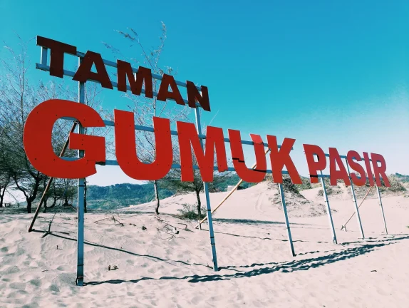 City Tour 8 Pantai Parangtritis – Gumuk Pasir – Obelix Ocean View
